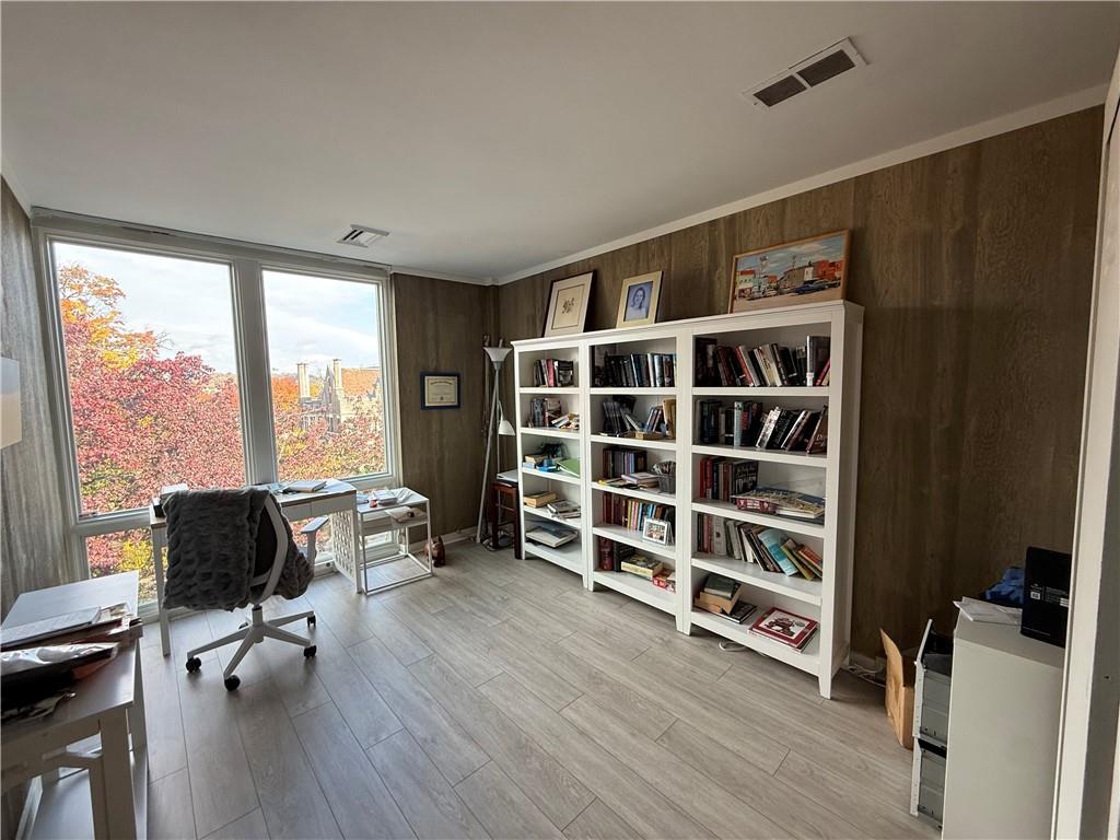 5100 Fifth Avenue, Unit 509 Pittsburgh, PA 15232 - Photo 19 of 26 a livingroom with lounge chair and a large window
