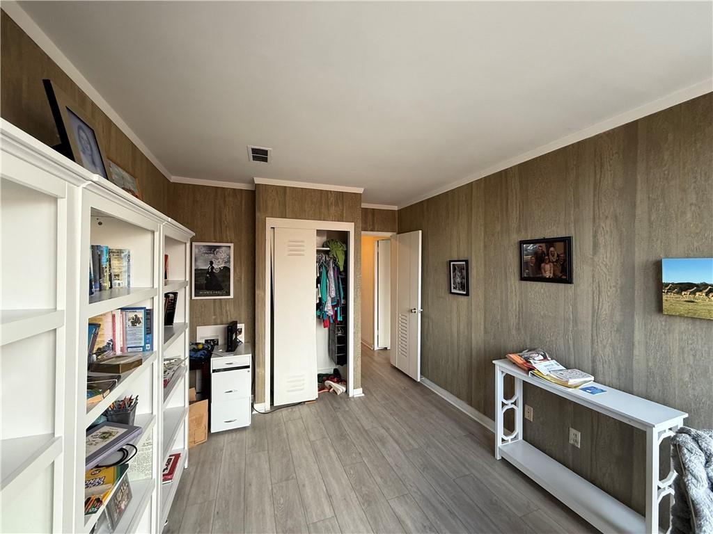 5100 Fifth Avenue, Unit 509 Pittsburgh, PA 15232 - Photo 20 of 26 a room with furniture and a book shelf