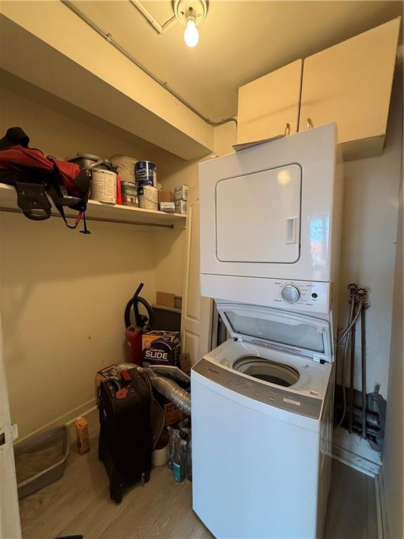 5100 Fifth Avenue, Unit 509 Pittsburgh, PA 15232 - Photo 24 of 26 a utility room with dryer and washer