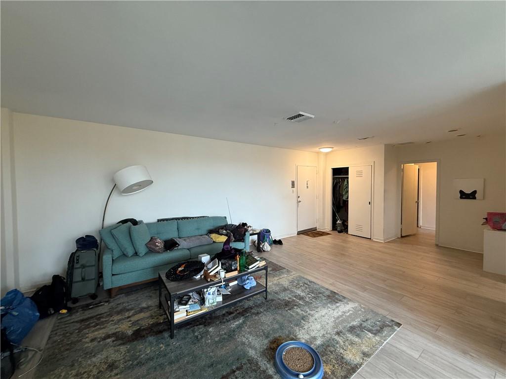 5100 Fifth Avenue, Unit 509 Pittsburgh, PA 15232 - Photo 4 of 26 a living room with furniture