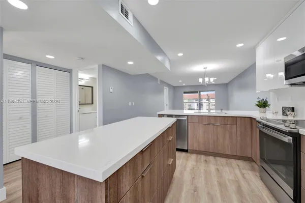 $2,550 | 1351 Southwest 125th Avenue, Unit 401S, Pembroke Pines, FL 33027