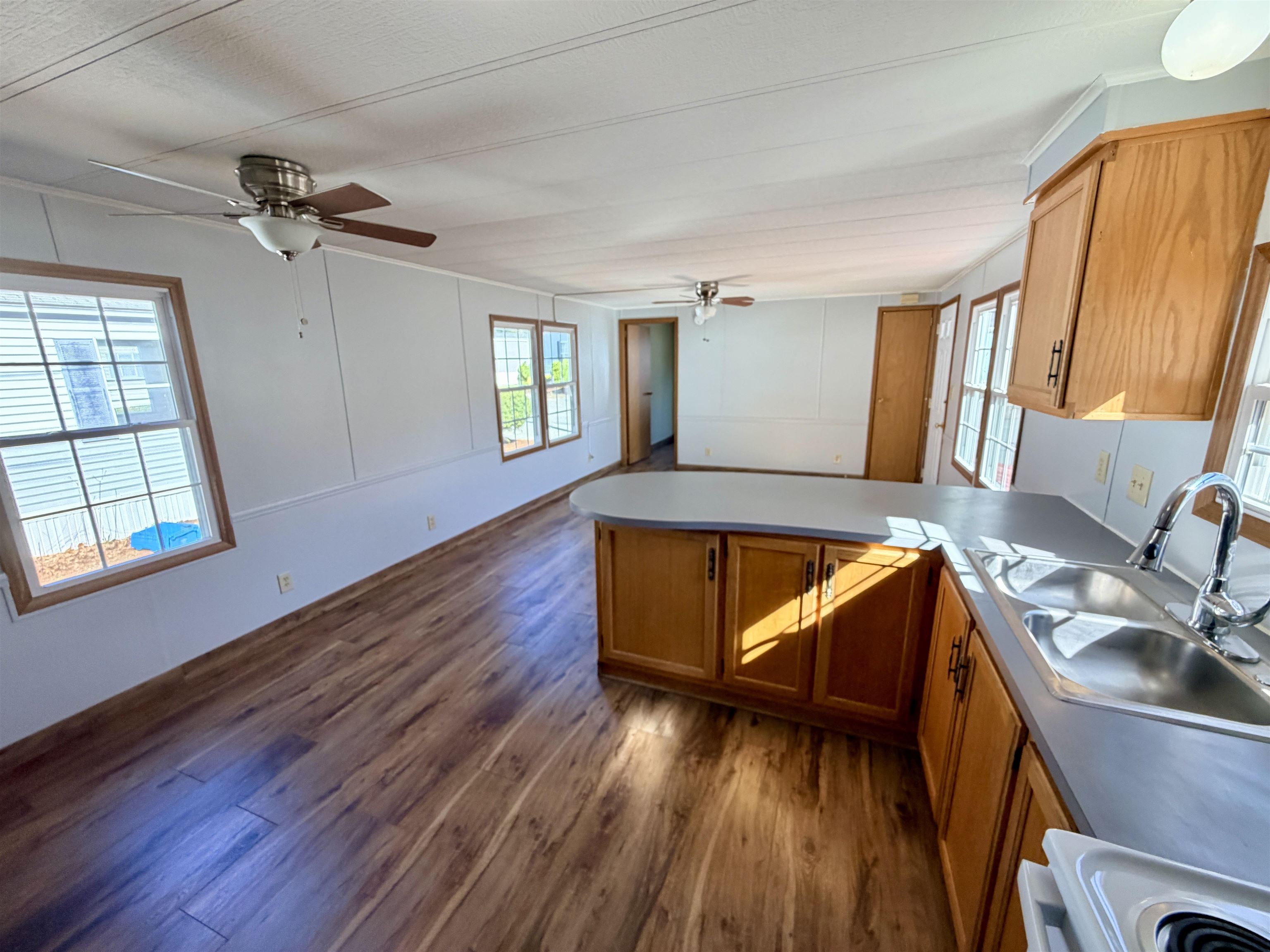 41 Thistle Way Manchester, NH 03109 - Photo 9 of 20