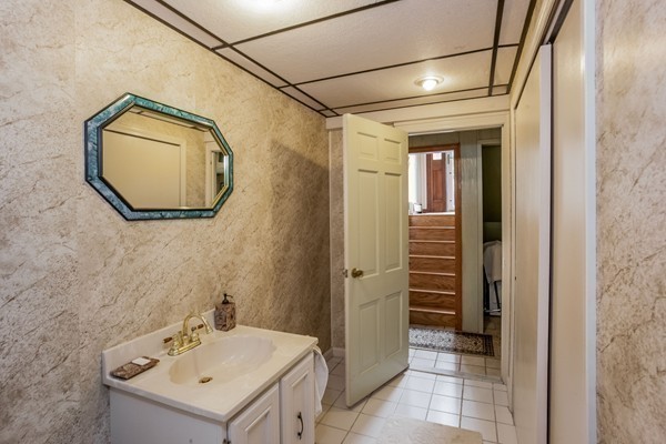34 Barbara Road Taunton, MA 02780 - Photo 13 of 23 Gallery Image 13