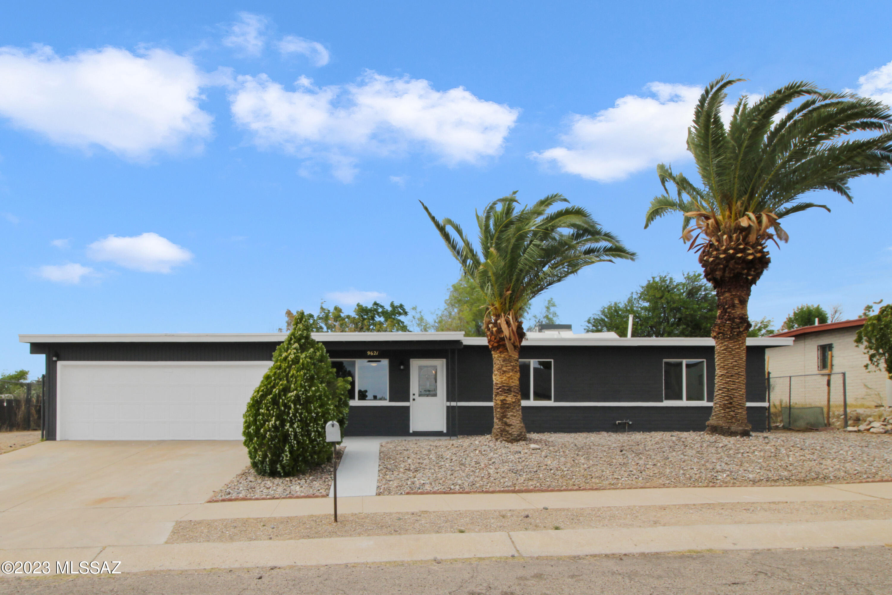 9621 East Sellarole Road Tucson, AZ 85730 - Photo 2 of 32 Gallery Image 2