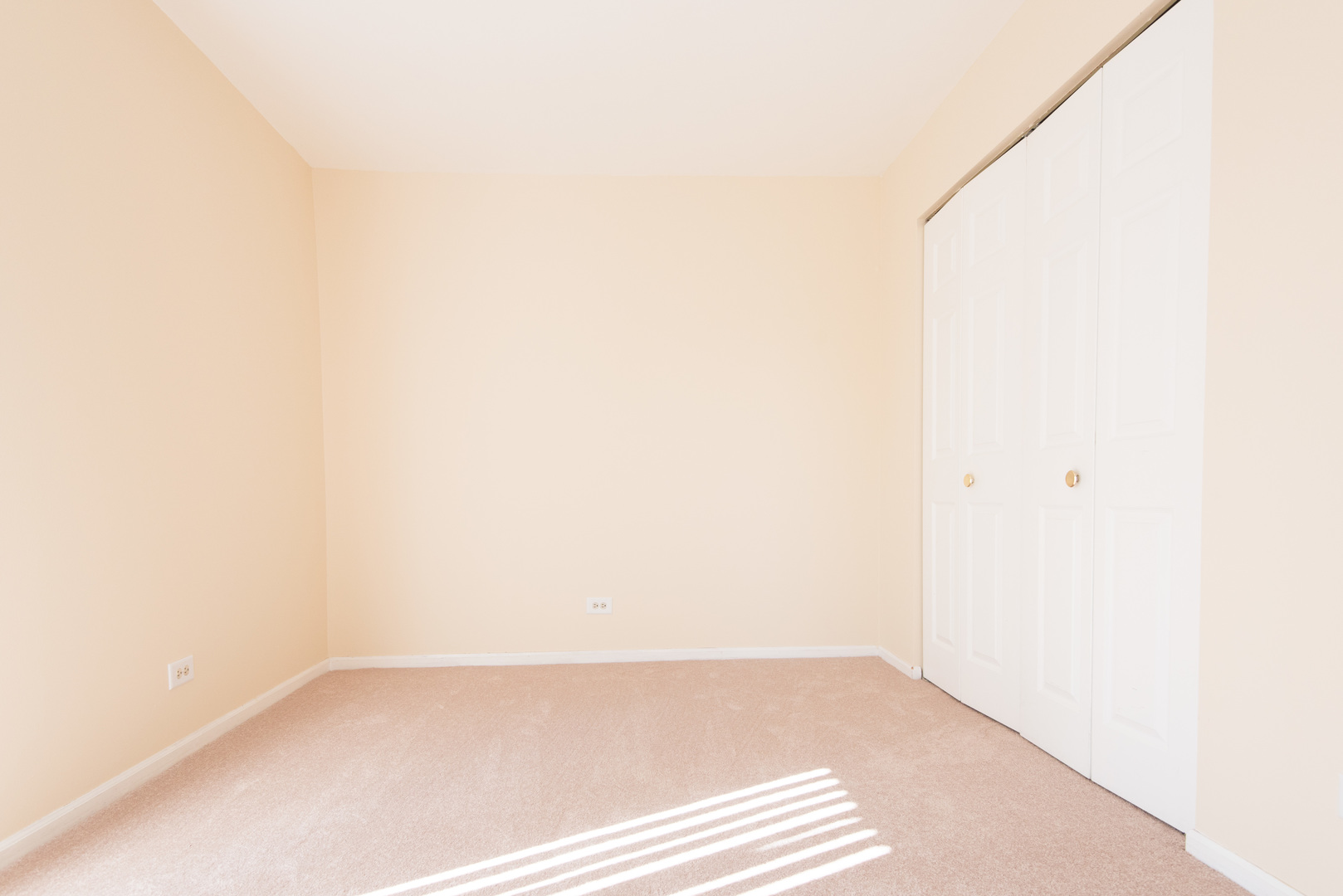 1201 Ranchview Court Buffalo Grove, IL 60089 - Photo 14 of 25 a view of an empty room