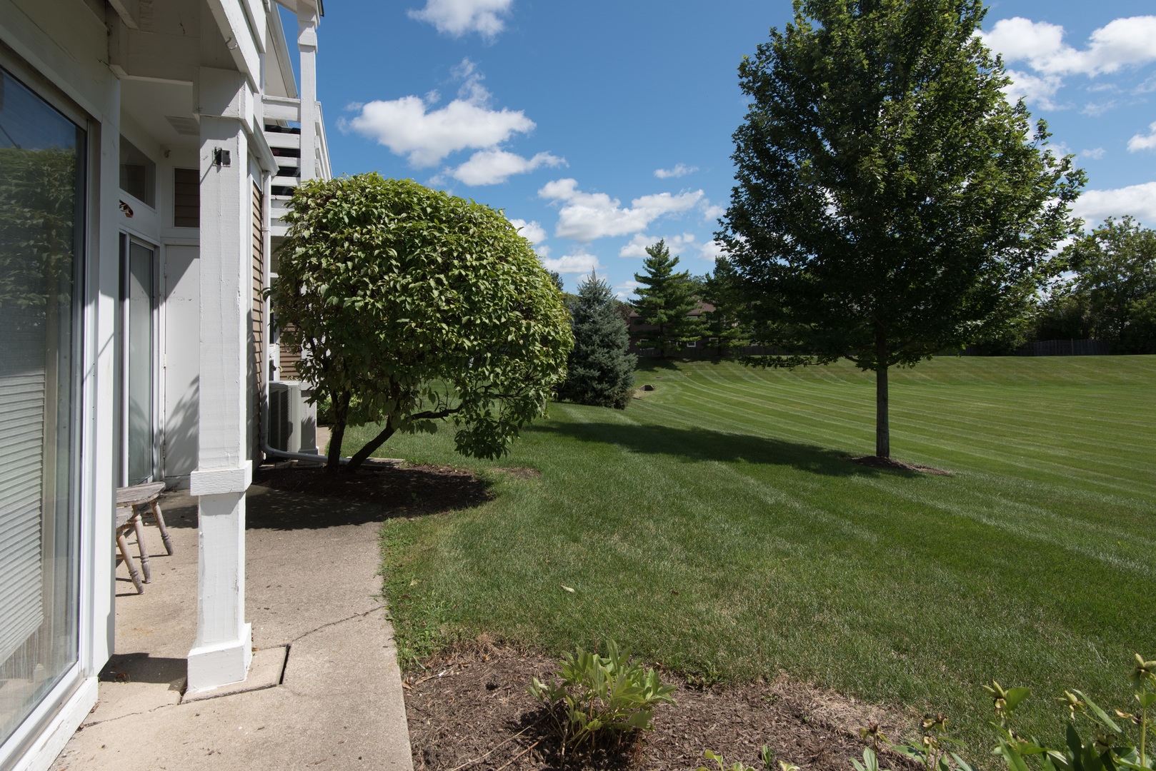 1201 Ranchview Court Buffalo Grove, IL 60089 - Photo 25 of 25 a view of a garden