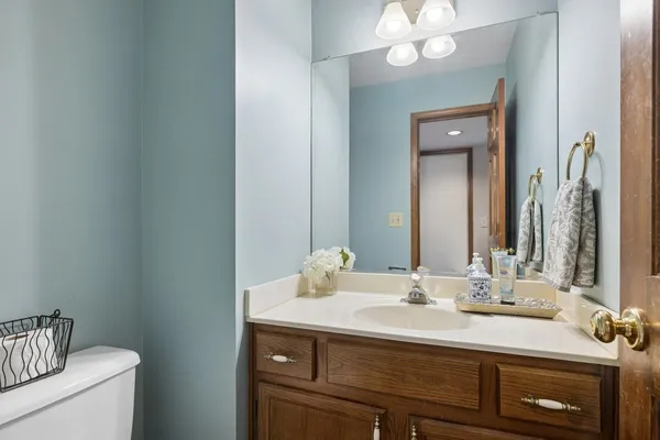 $425,000 | 1426 Trailwood Drive, Crystal Lake, IL 60014
