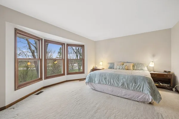 $425,000 | 1426 Trailwood Drive, Crystal Lake, IL 60014