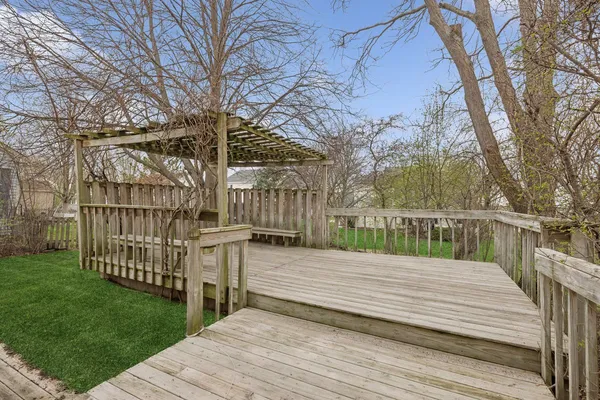 $425,000 | 1426 Trailwood Drive, Crystal Lake, IL 60014