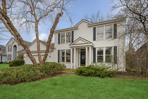 $425,000 | 1426 Trailwood Drive, Crystal Lake, IL 60014