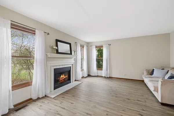 $425,000 | 1426 Trailwood Drive, Crystal Lake, IL 60014