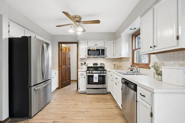 $425,000 | 1426 Trailwood Drive, Crystal Lake, IL 60014