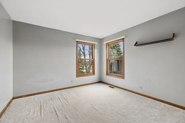 $425,000 | 1426 Trailwood Drive, Crystal Lake, IL 60014