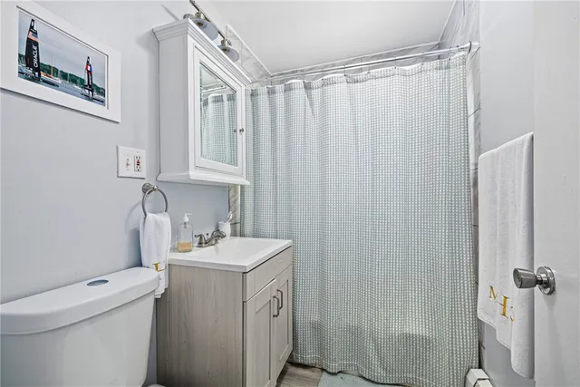 $2,300 | 70 Carroll Avenue, Unit 303, Newport, RI 02840