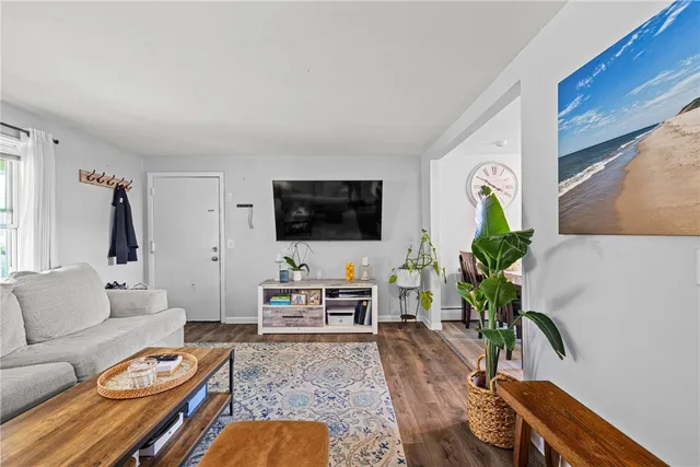 $2,300 | 70 Carroll Avenue, Unit 303, Newport, RI 02840