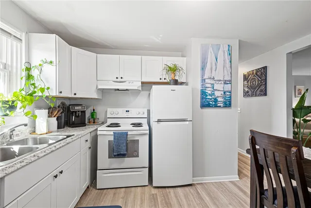 $2,300 | 70 Carroll Avenue, Unit 303, Newport, RI 02840