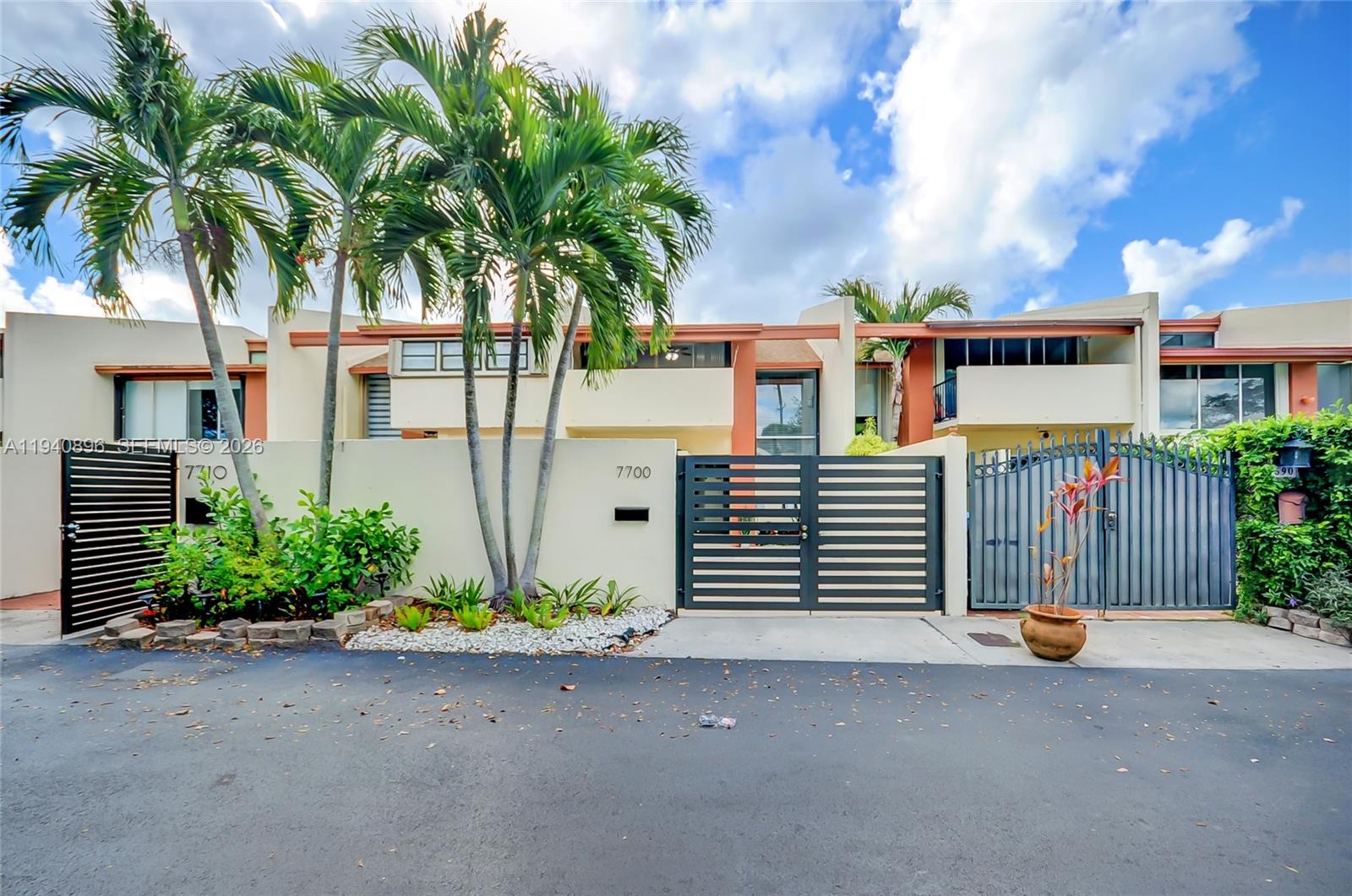 7700 Southwest 103rd Place Miami, FL 33173 - Photo 17 of 19