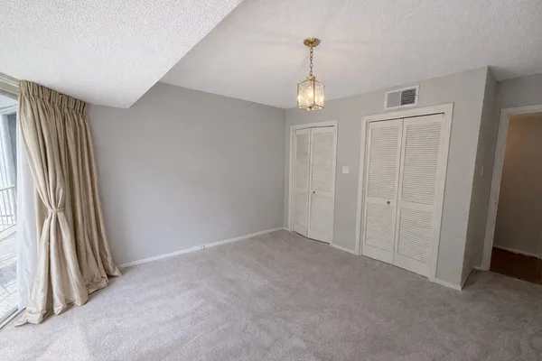 $2,100 | 5050 Ambassador Way, Unit 111, Houston, TX 77056