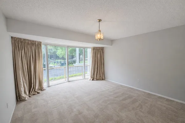 $2,100 | 5050 Ambassador Way, Unit 111, Houston, TX 77056