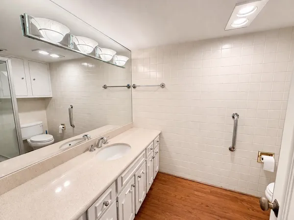 $2,100 | 5050 Ambassador Way, Unit 111, Houston, TX 77056