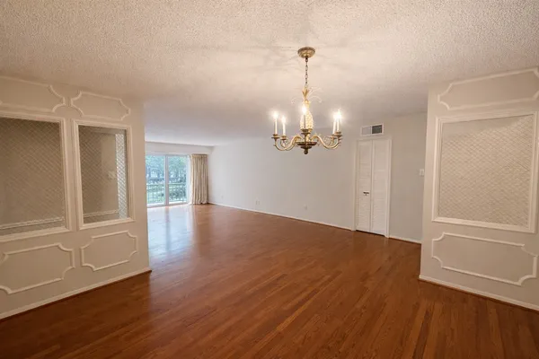 $2,100 | 5050 Ambassador Way, Unit 111, Houston, TX 77056