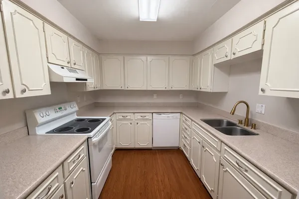 $2,100 | 5050 Ambassador Way, Unit 111, Houston, TX 77056