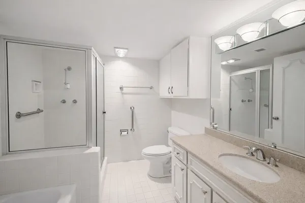 $2,100 | 5050 Ambassador Way, Unit 111, Houston, TX 77056