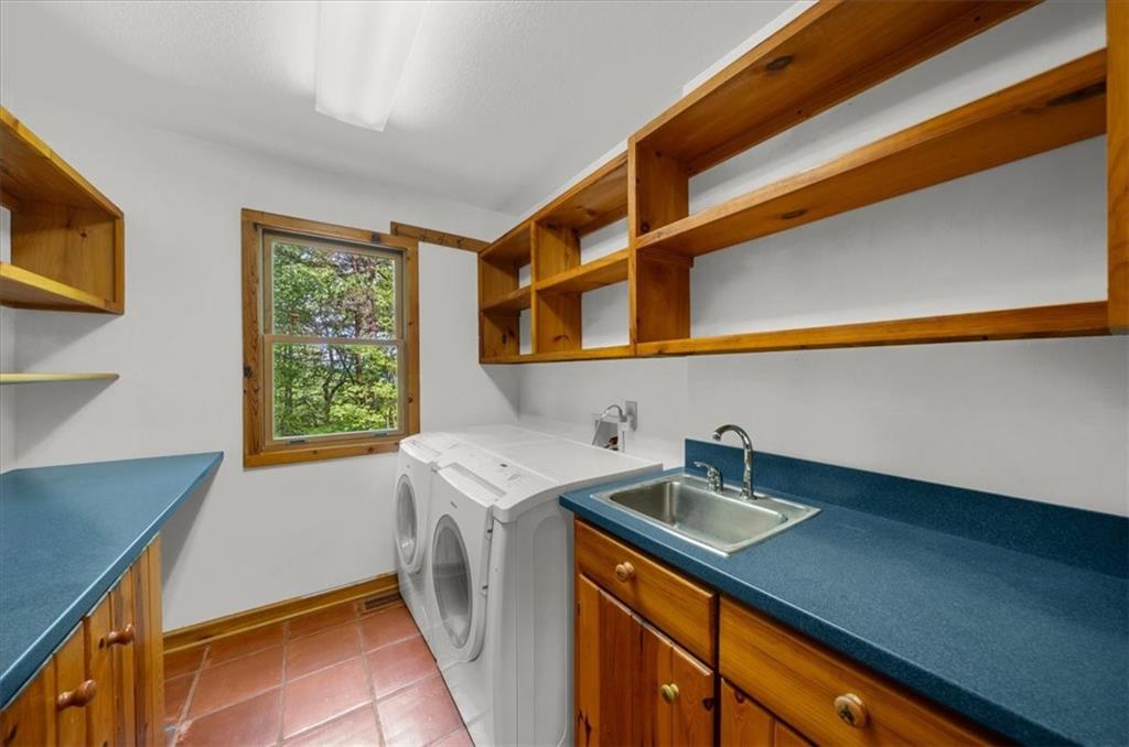 470 Sautee Ridge Road Clarkesville, GA 30523 - Photo 23 of 37 a utility room with sink dryer and washer