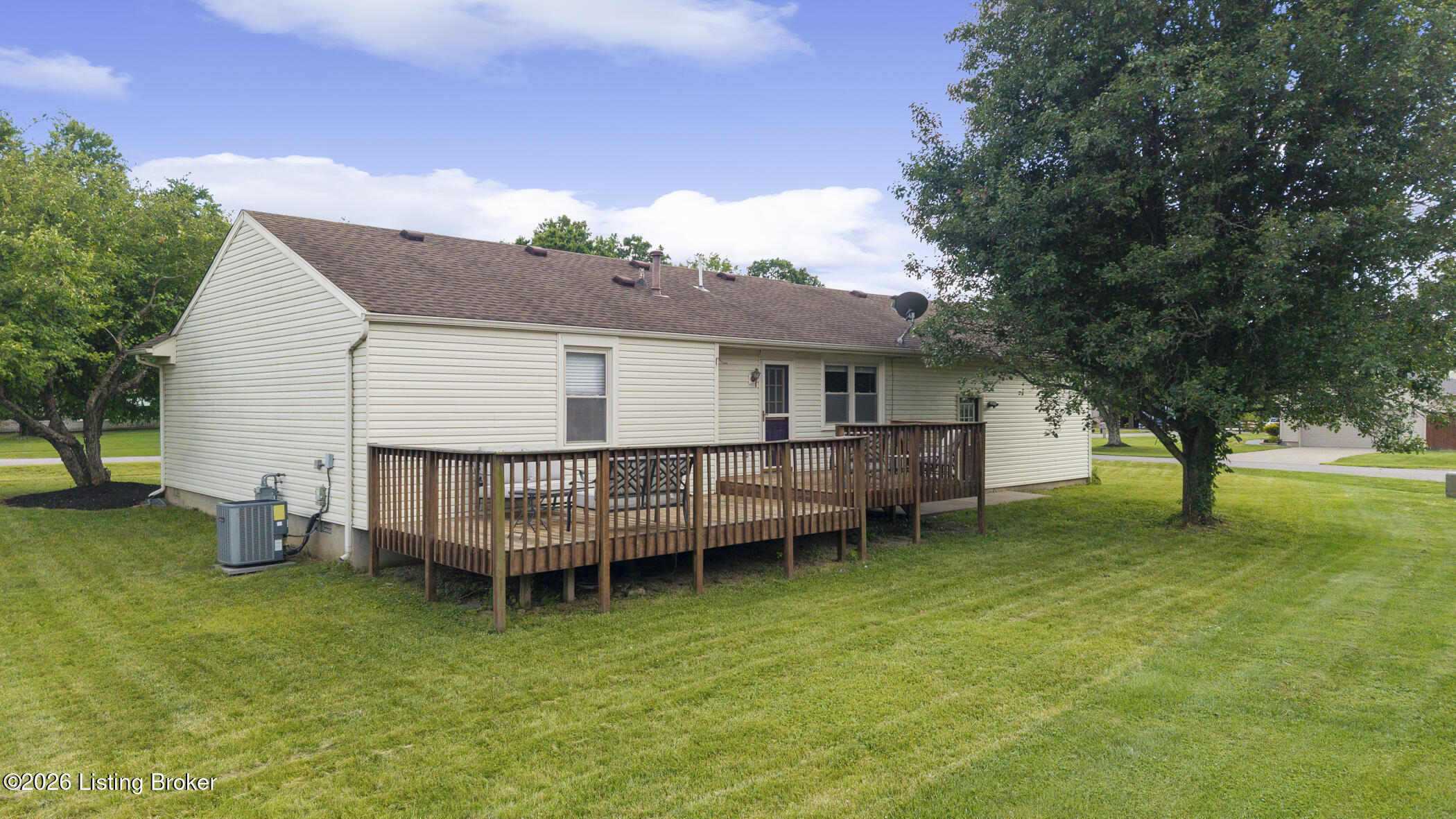 8401 Silver Fox Road Louisville, KY 40291 - Photo 22 of 30 Rear Deck