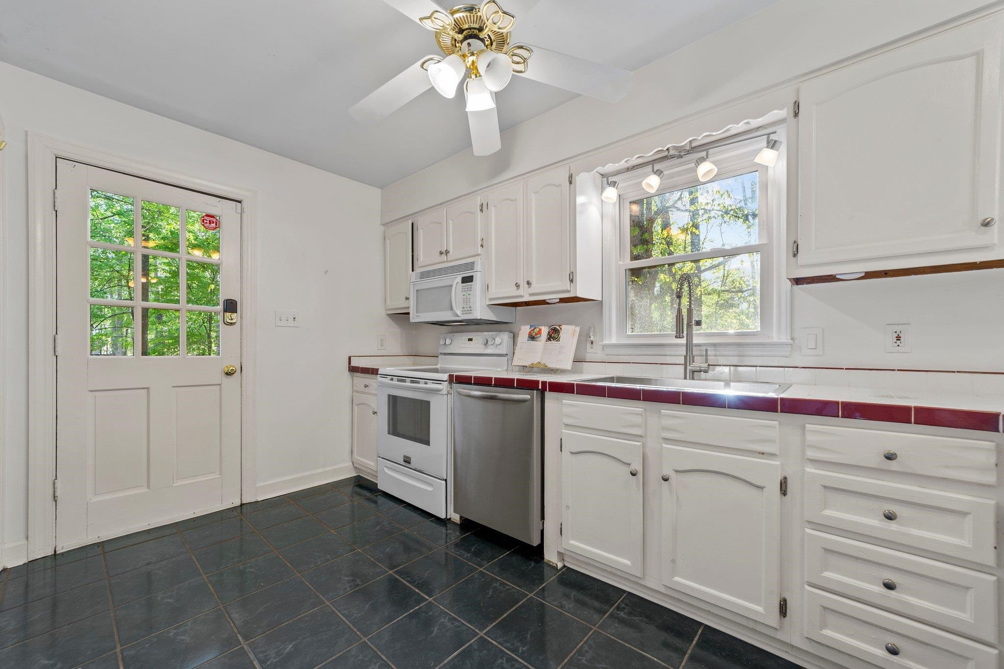 11121 Crestmont Drive Raleigh, NC 27613 - Photo 12 of 36 Photo 12