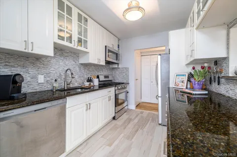 $675,000 | 522 Shore Road, Unit 6M, Long Beach, NY 11561