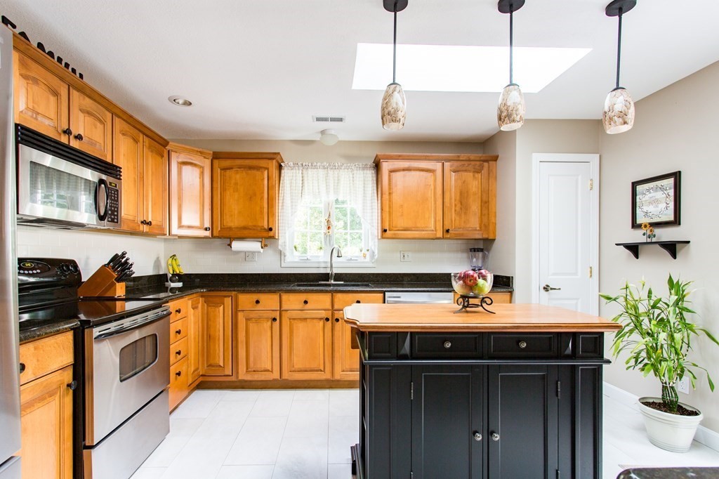 41 Greenwich Road Ware, MA 01082 - Photo 3 of 33
