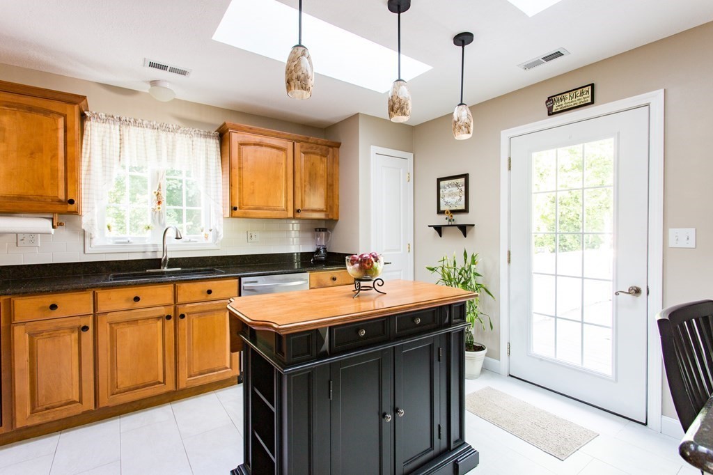 41 Greenwich Road Ware, MA 01082 - Photo 4 of 33