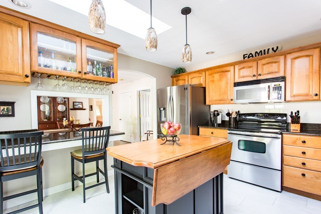 41 Greenwich Road Ware, MA 01082 - Photo 5 of 33