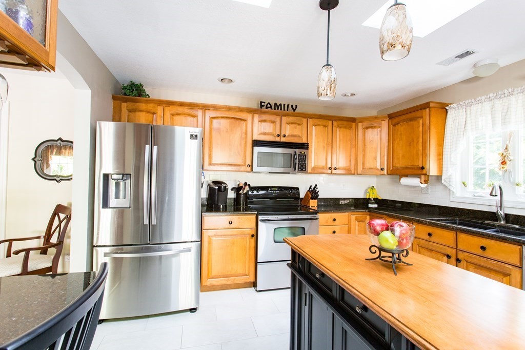 41 Greenwich Road Ware, MA 01082 - Photo 6 of 33