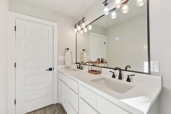 $2,395 | 25 Woodacre Drive, Wimberley, TX 78676