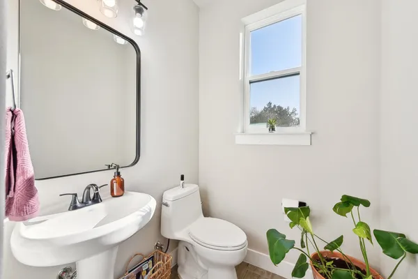 $2,395 | 25 Woodacre Drive, Wimberley, TX 78676