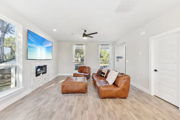 $2,395 | 25 Woodacre Drive, Wimberley, TX 78676