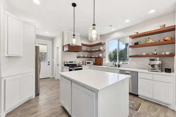 $2,395 | 25 Woodacre Drive, Wimberley, TX 78676