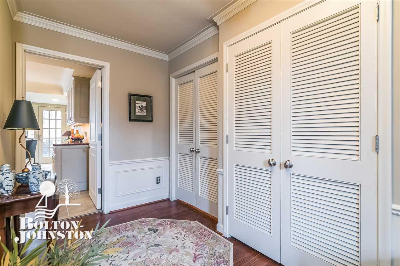 80 Colonial Road Grosse Pointe, MI 48236 - Photo 5 of 44 31344135-4.JPG