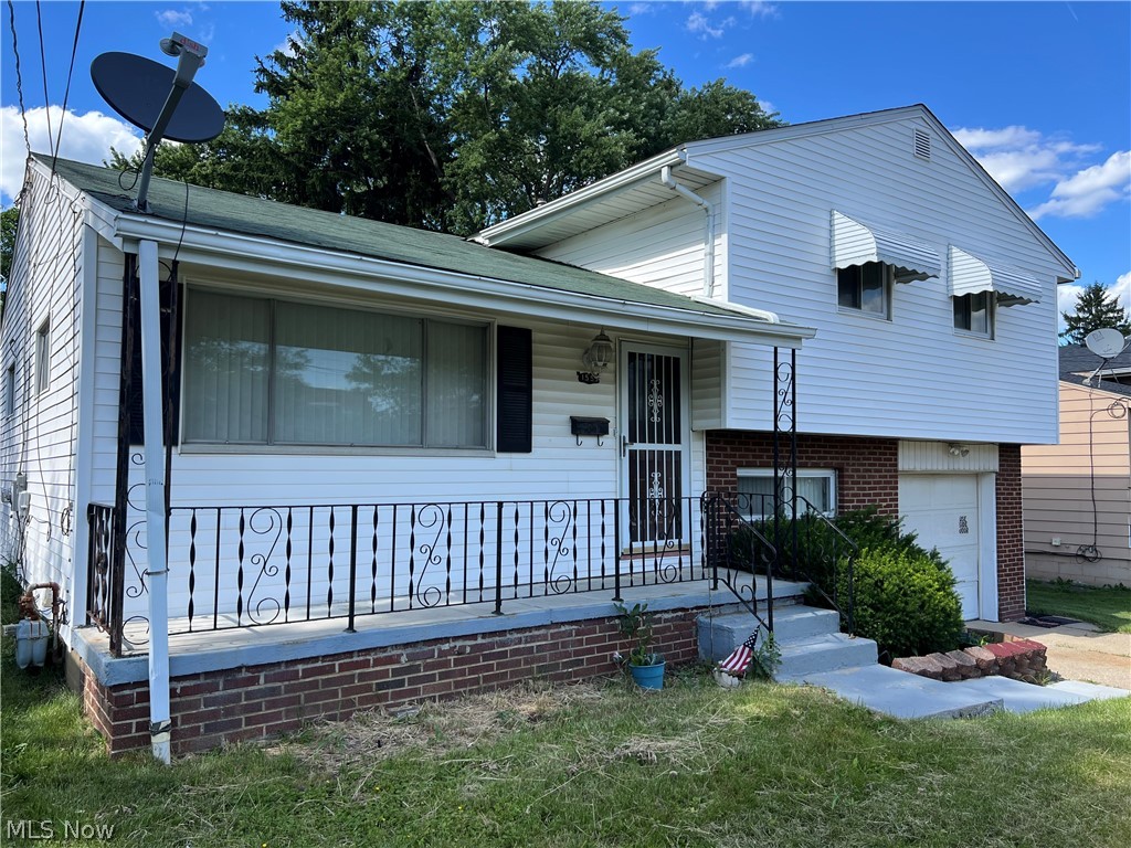 1559 Fairfax Road Akron, OH 44313 - Photo 2 of 25