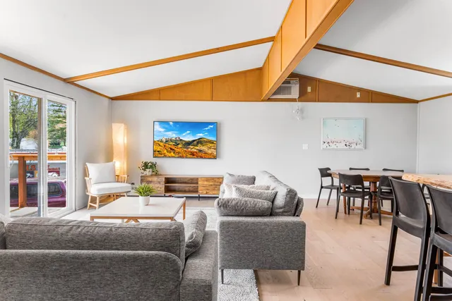 $889,000 | W3141 Bay Green Lake, Green Lake, WI 54941