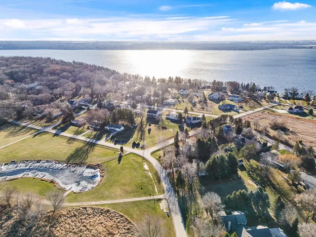 $889,000 | W3141 Bay Green Lake, Green Lake, WI 54941