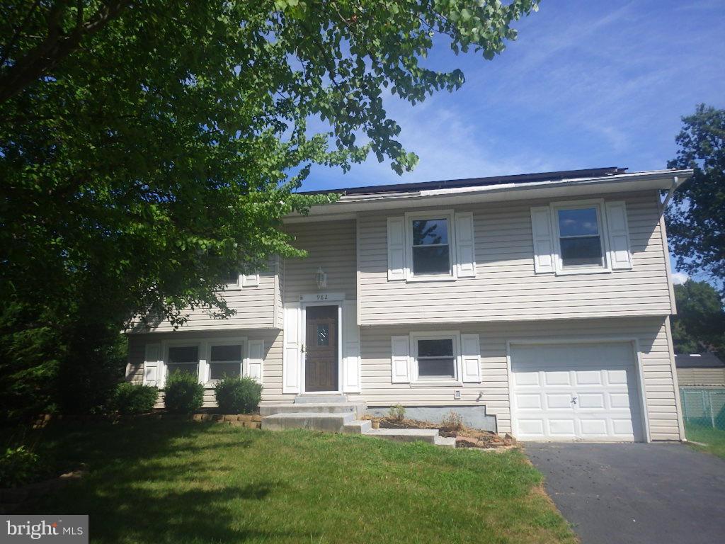 982 Fall Ridge Way Gambrills, MD 21054 - Photo 2 of 14 Exterior (Front)