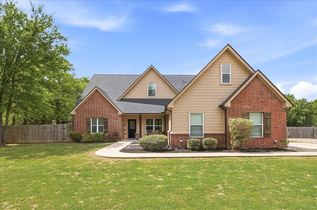 112 Mylea Lane Weatherford, TX 76087 - Photo 2 of 35