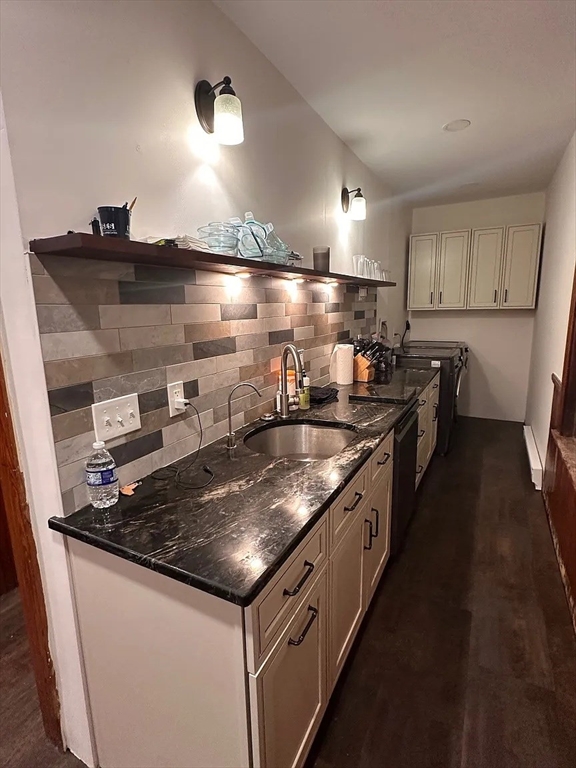 25 Dustin Street, Unit 3 Worcester, MA 01604 - Photo 9 of 12