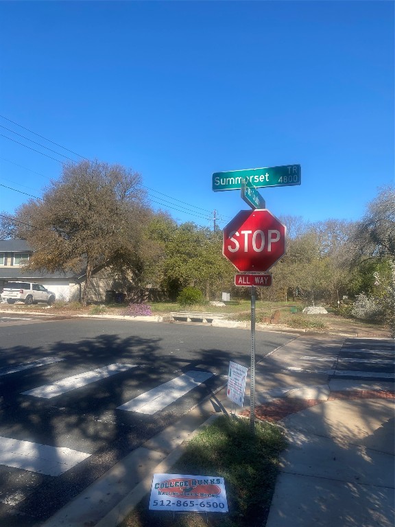 5104 Summerset Trail Austin, TX 78749 - Photo 7 of 9 a view of a basketball court