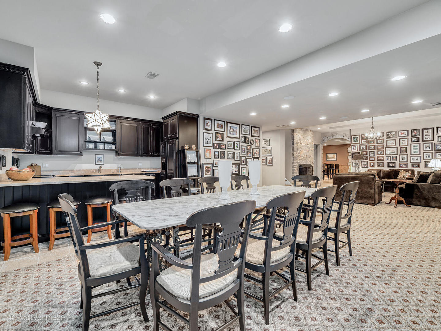 820 Taft Road Hinsdale, IL 60521 - Photo 27 of 46 a view of a dining room with furniture