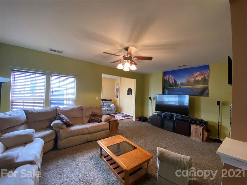 4870 Prosperity Ridge Road Charlotte, NC 28269 - Photo 12 of 37 Gallery Image 12