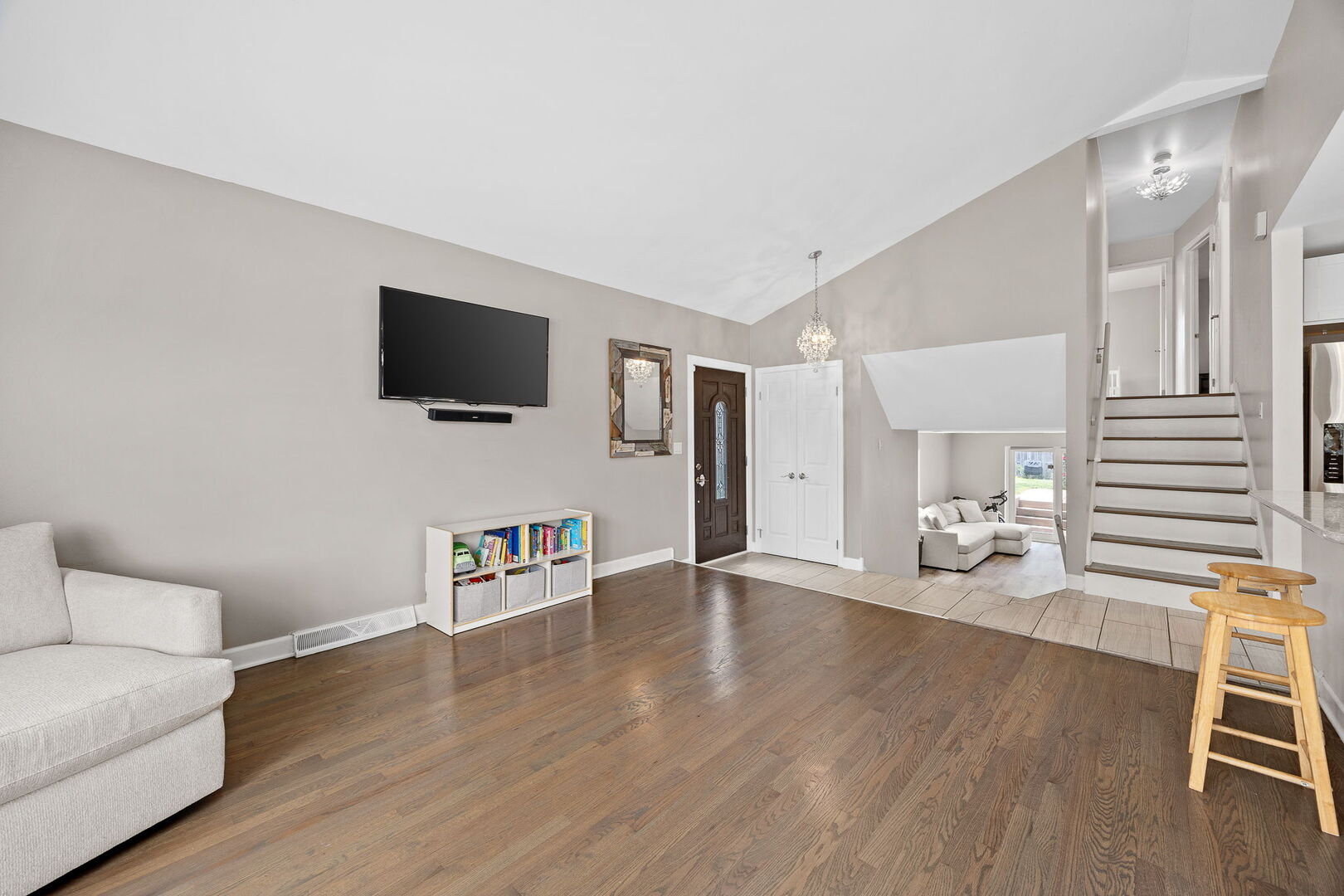 8104 Gross Point Road Morton Grove, IL 60053 - Photo 10 of 40